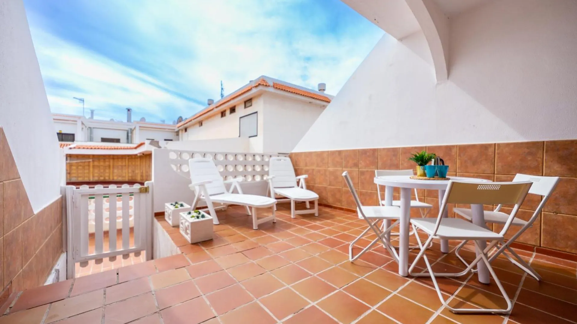 Eldorado En Coral Mar contacts